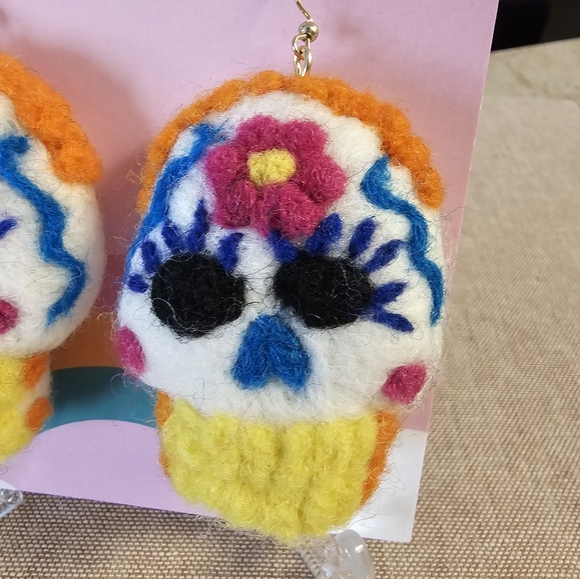 Sugar Skull/Catrina Wool Earrings - Picture 2 of 6